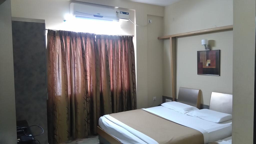 Hotel Manasa Paradise Бангалор Екстериор снимка