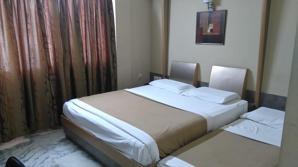 Hotel Manasa Paradise Бангалор Екстериор снимка