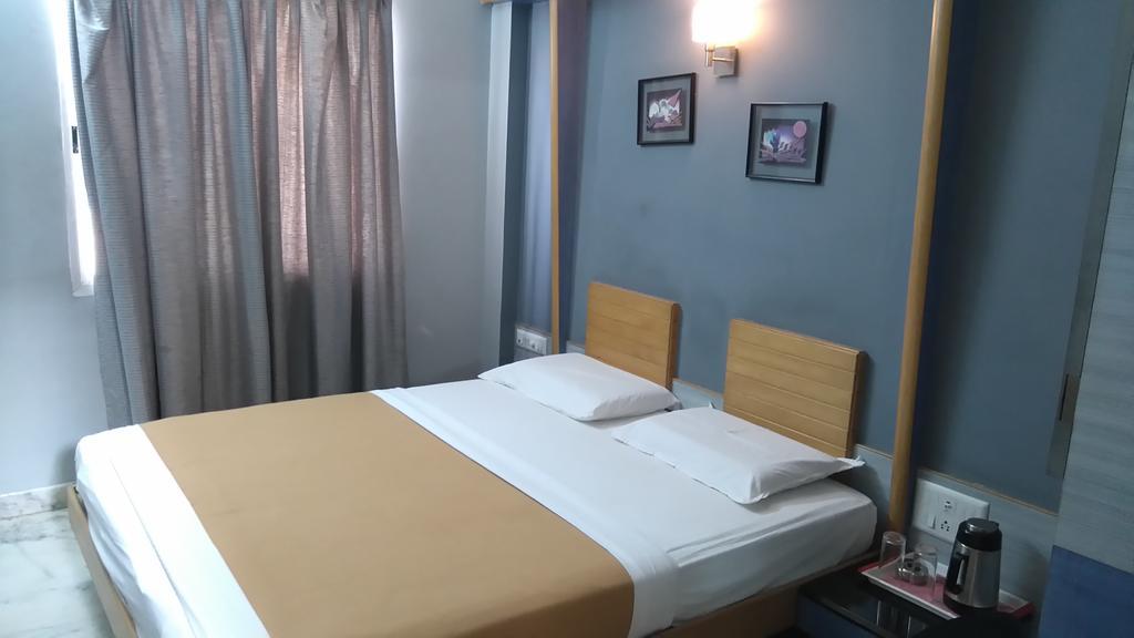 Hotel Manasa Paradise Бангалор Екстериор снимка