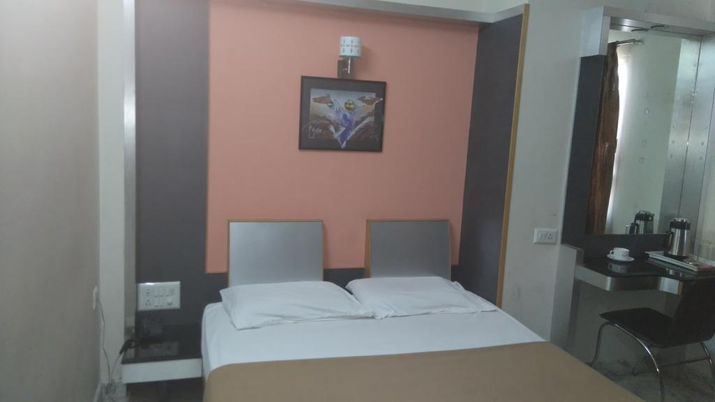 Hotel Manasa Paradise Бангалор Екстериор снимка