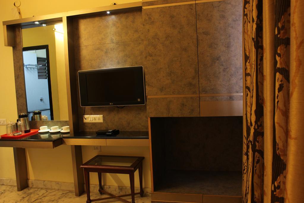 Hotel Manasa Paradise Бангалор Екстериор снимка