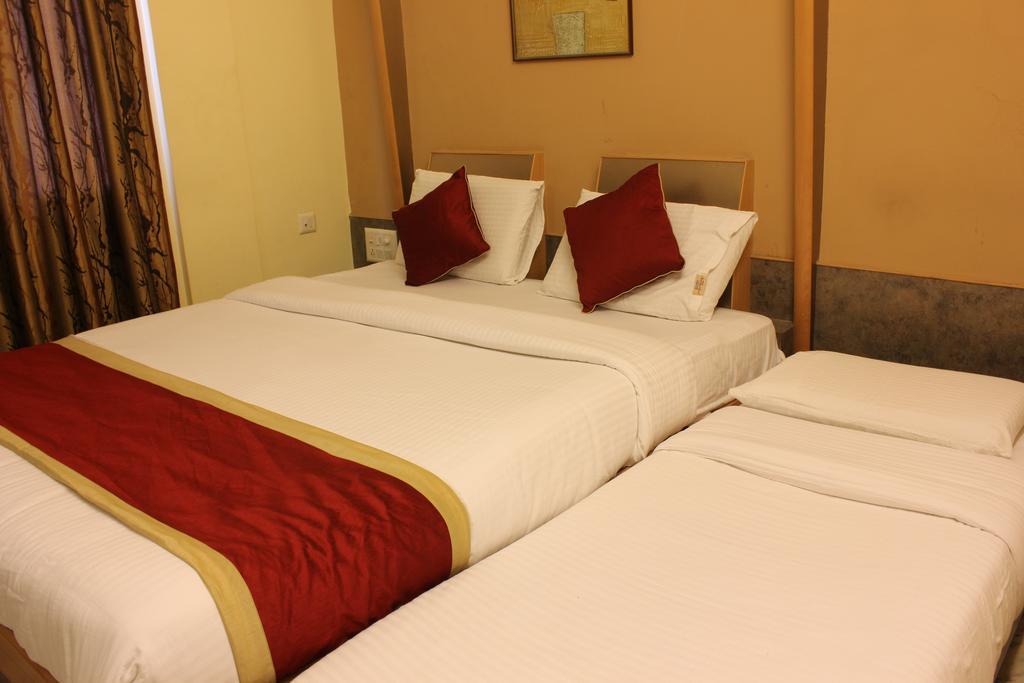Hotel Manasa Paradise Бангалор Екстериор снимка