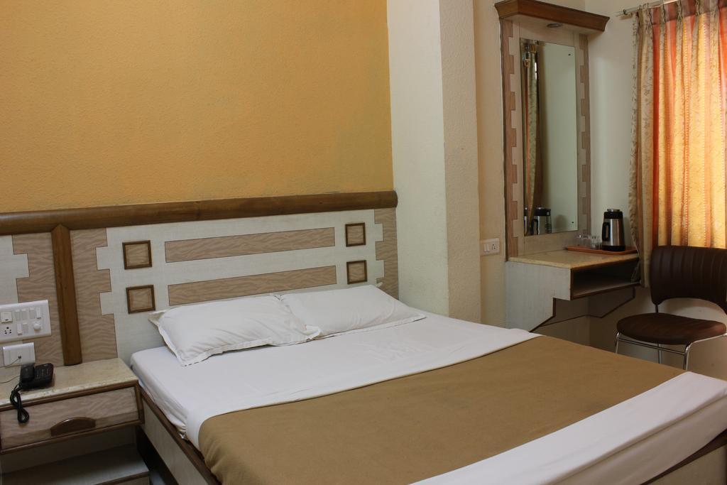 Hotel Manasa Paradise Бангалор Екстериор снимка