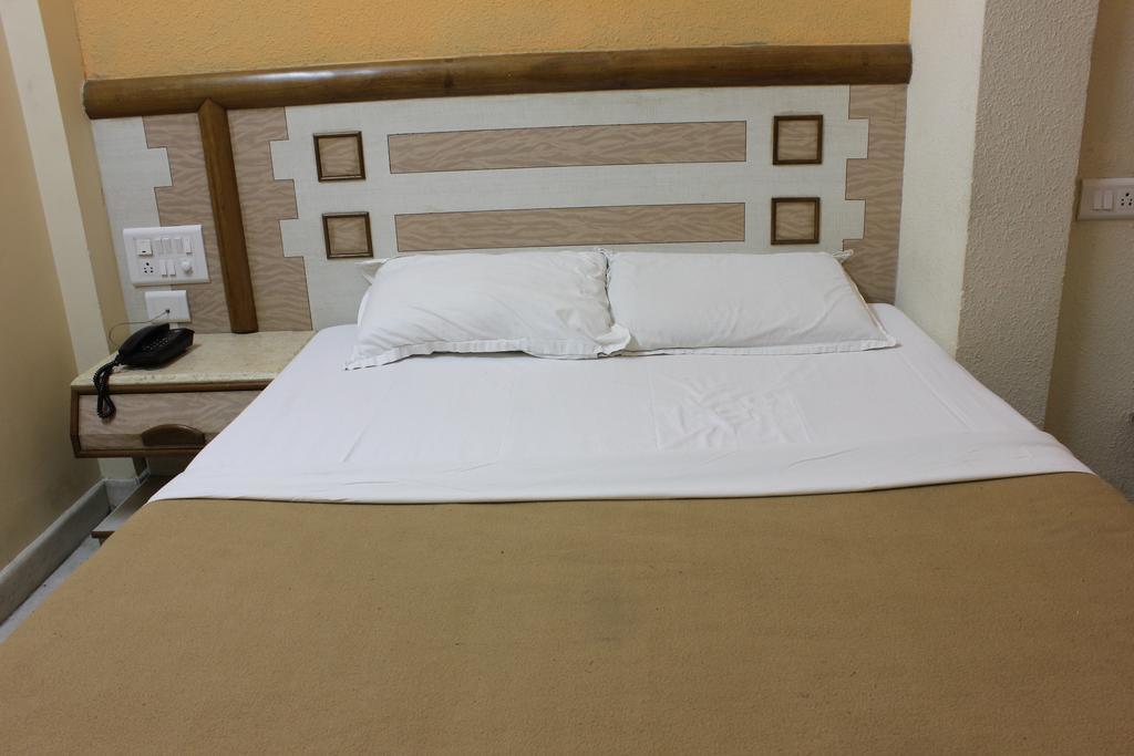 Hotel Manasa Paradise Бангалор Екстериор снимка