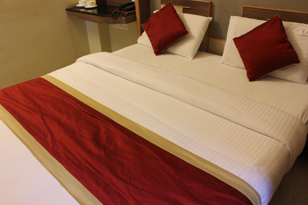Hotel Manasa Paradise Бангалор Екстериор снимка