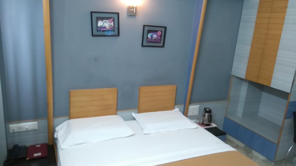 Hotel Manasa Paradise Бангалор Екстериор снимка