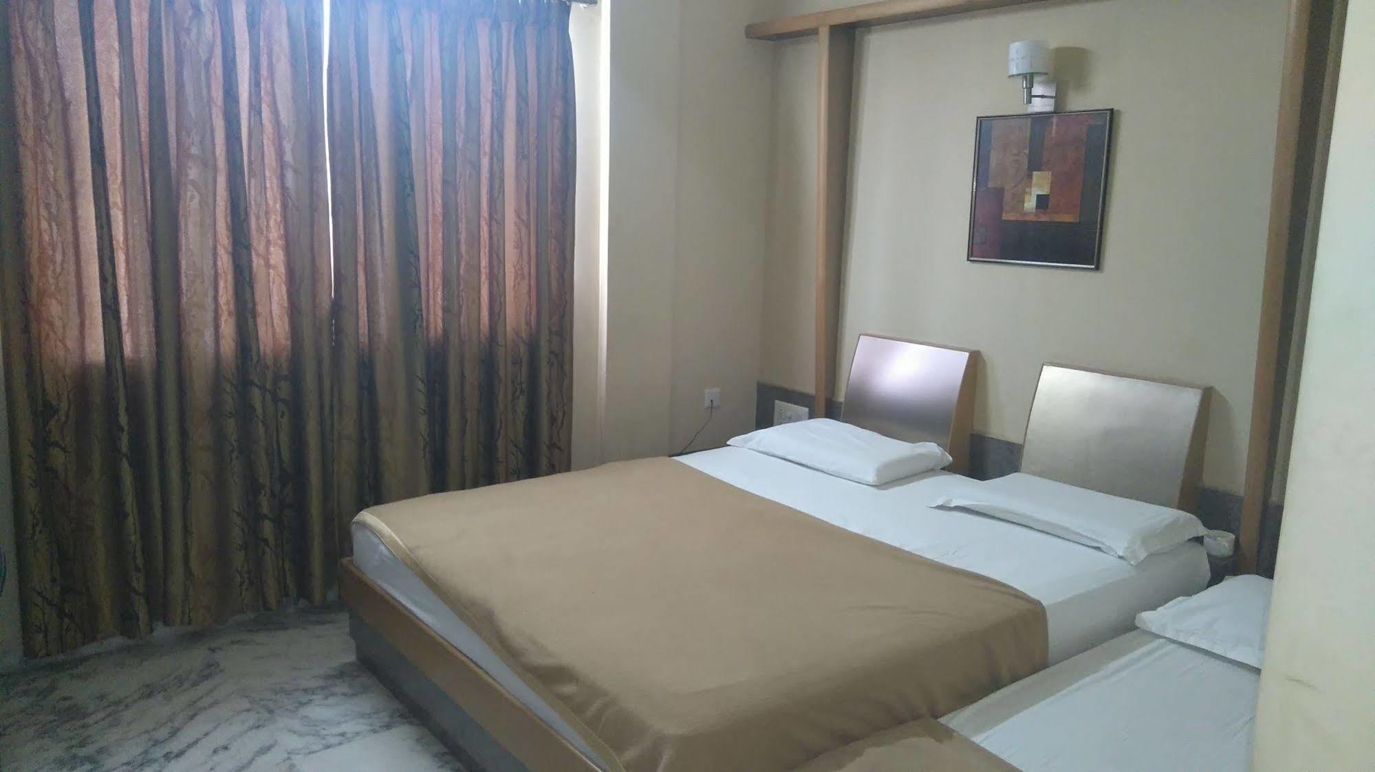 Hotel Manasa Paradise Бангалор Екстериор снимка